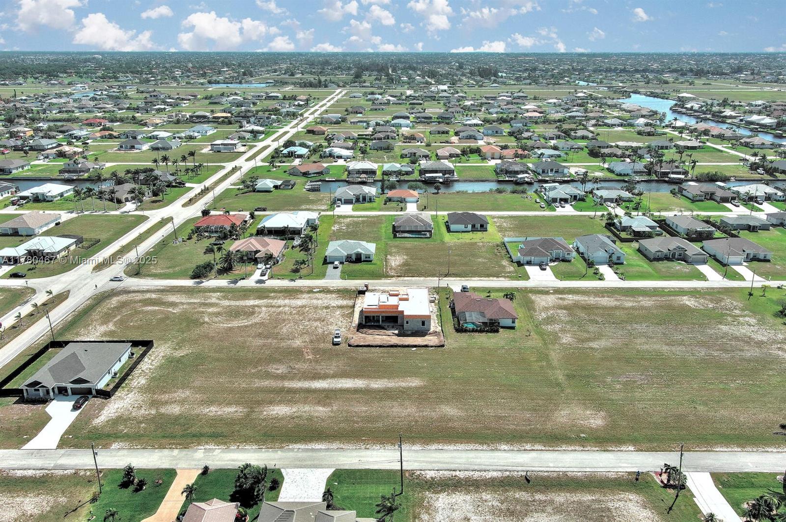 CAPE CORAL - Land