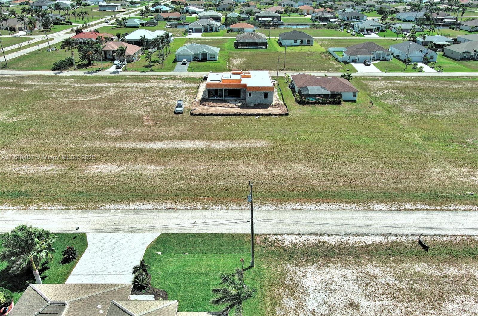 CAPE CORAL - Land