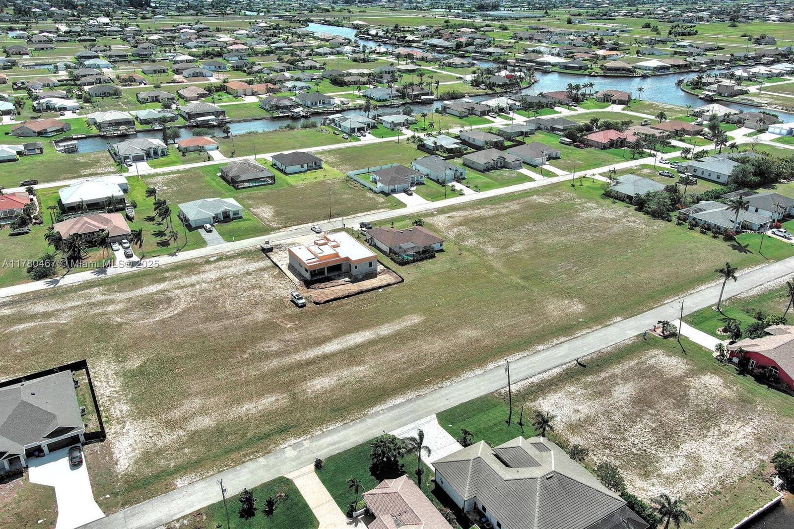 CAPE CORAL - Land