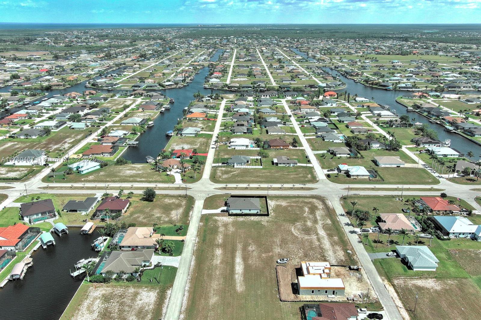 CAPE CORAL - Land