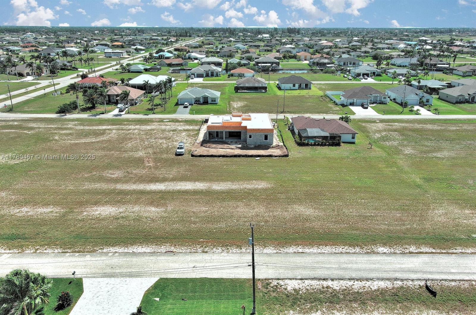 CAPE CORAL - Land