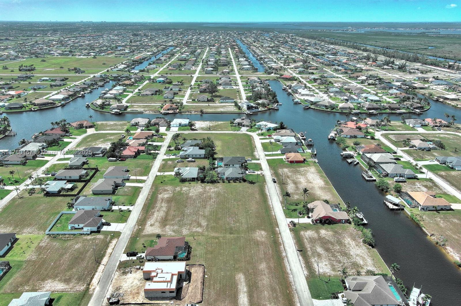 CAPE CORAL - Land