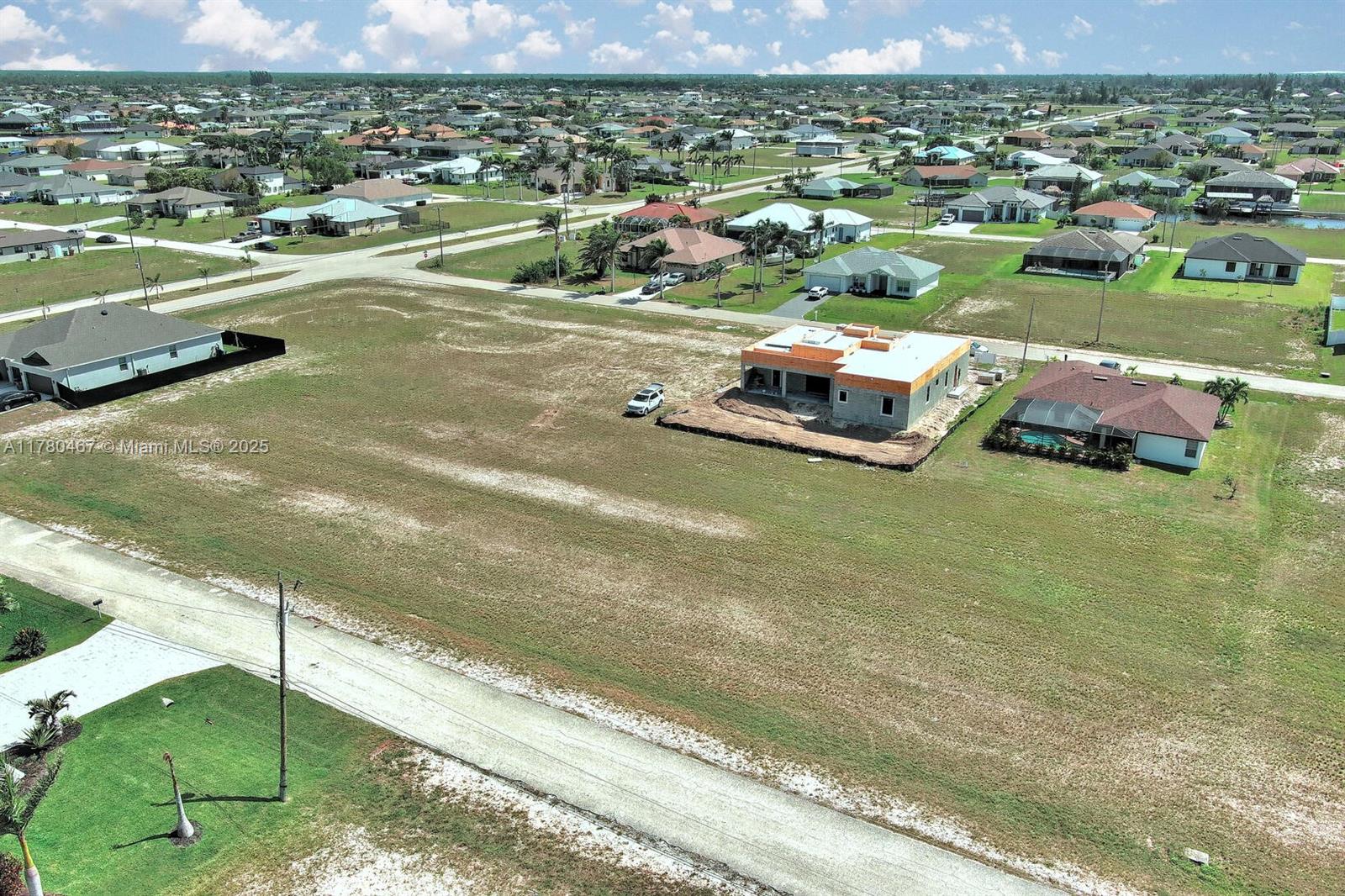 CAPE CORAL - Land