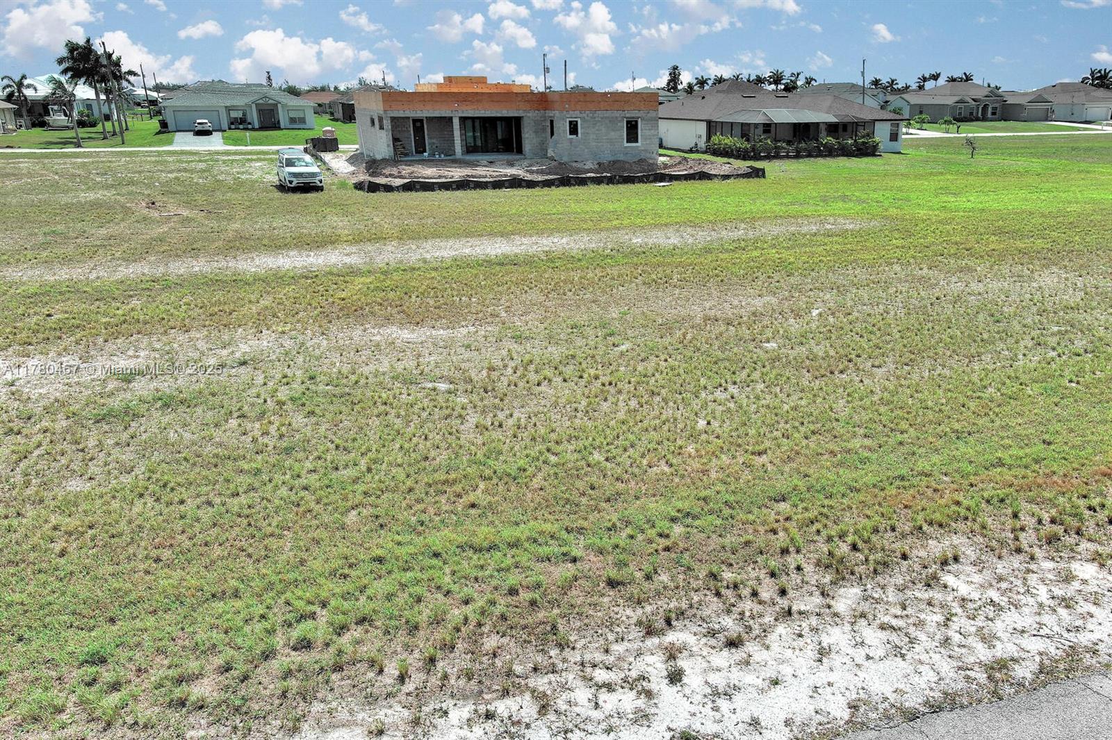 CAPE CORAL - Land