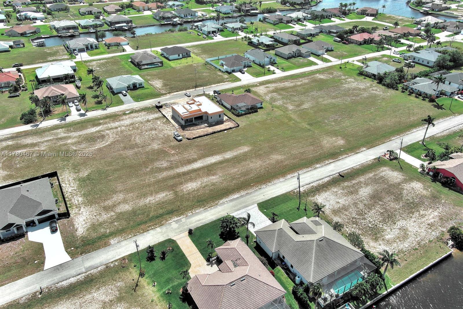 CAPE CORAL - Land