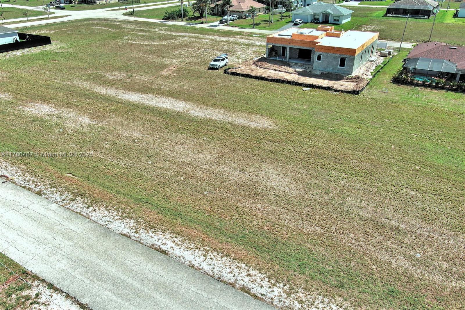 CAPE CORAL - Land
