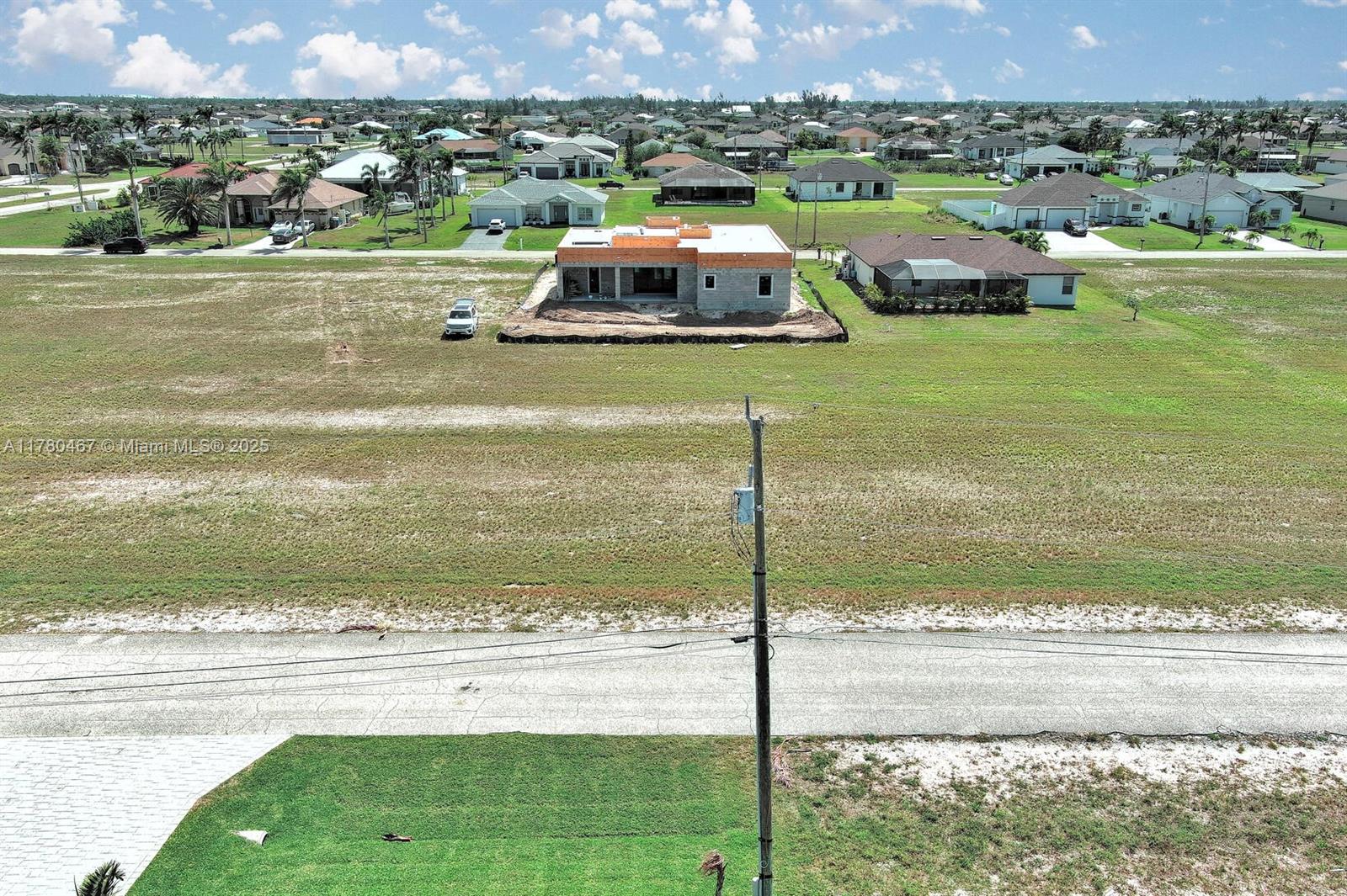 CAPE CORAL - Land