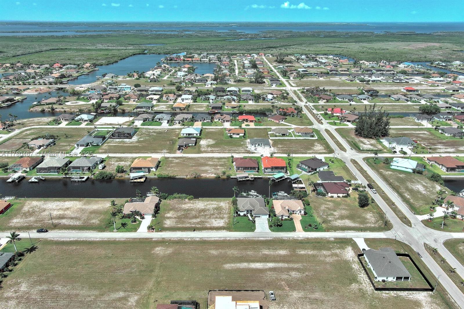 CAPE CORAL - Land