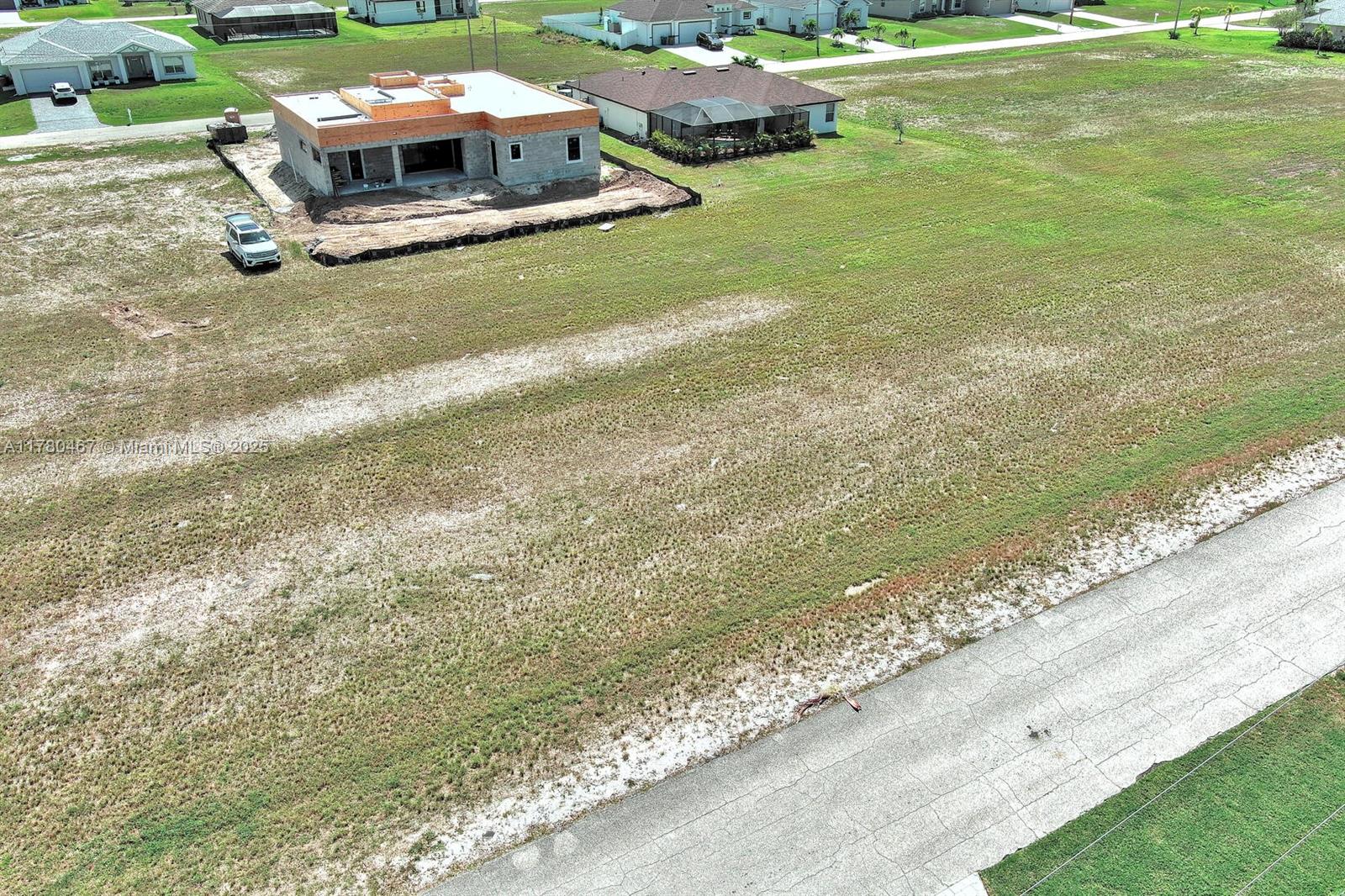 CAPE CORAL - Land
