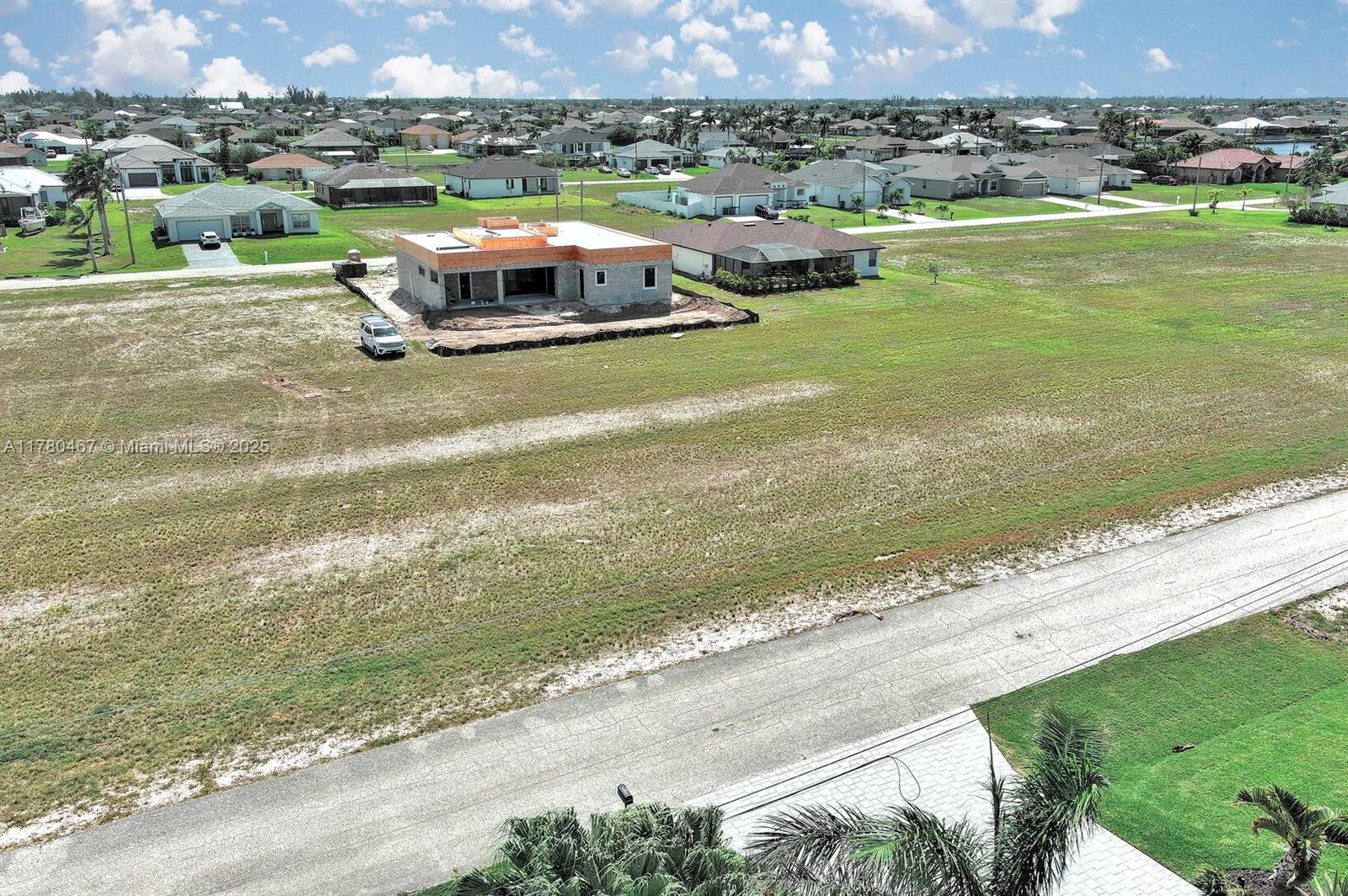 CAPE CORAL - Land