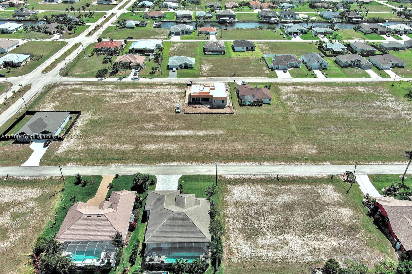CAPE CORAL - Land
