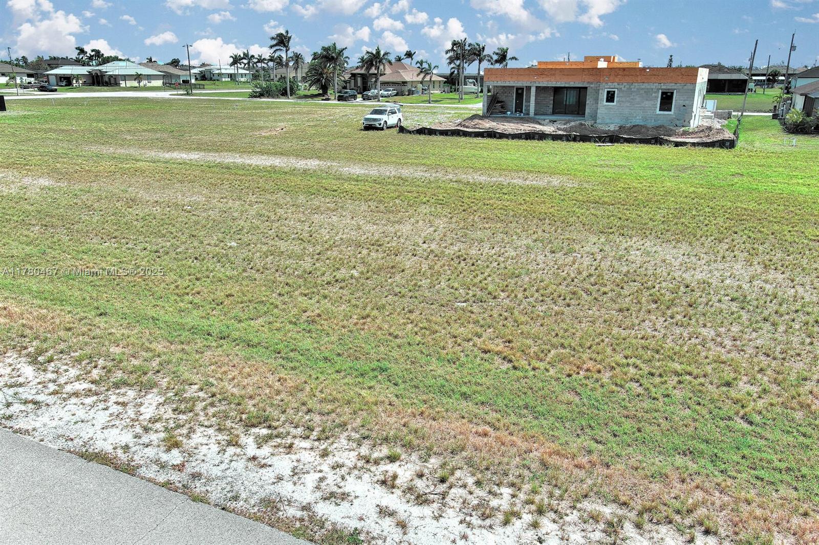 CAPE CORAL - Land