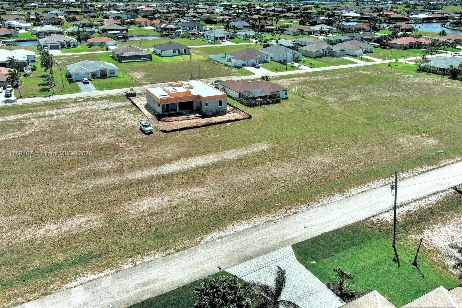 CAPE CORAL - Land
