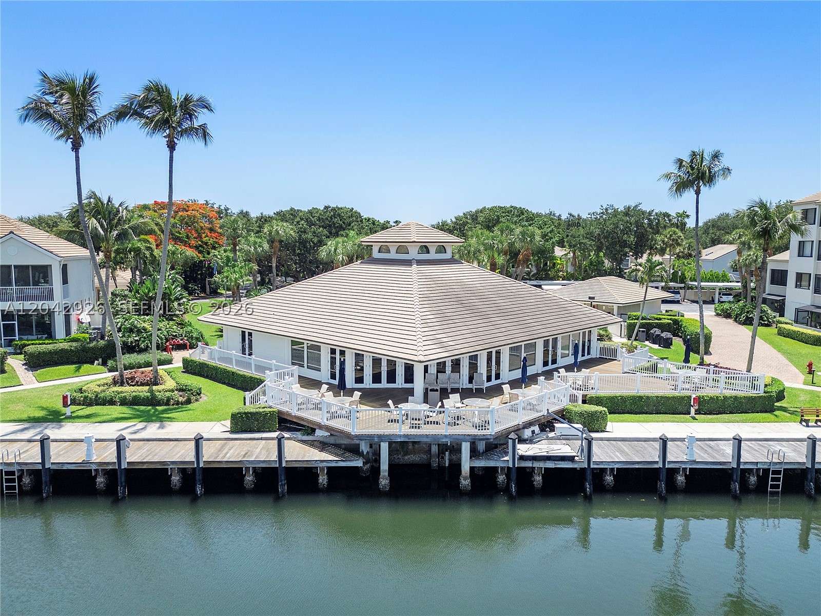 OAK HARBOUR CONDOS - Residential