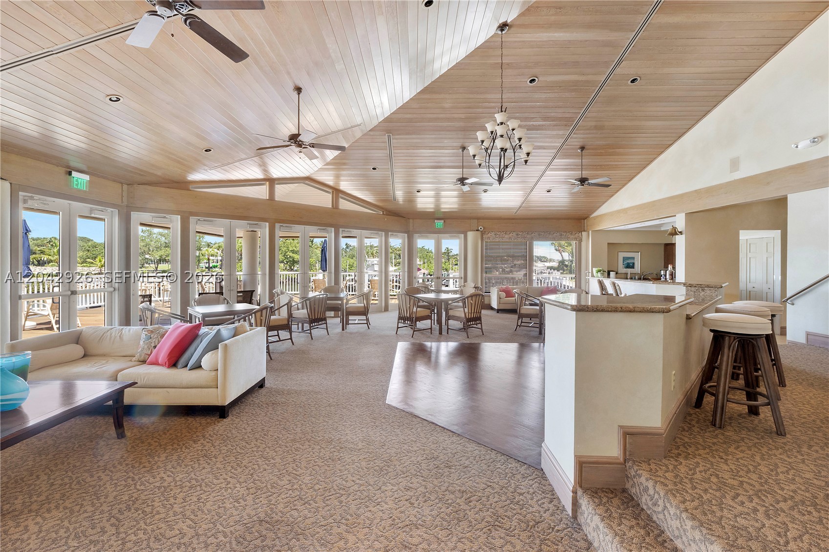 OAK HARBOUR CONDOS - Residential