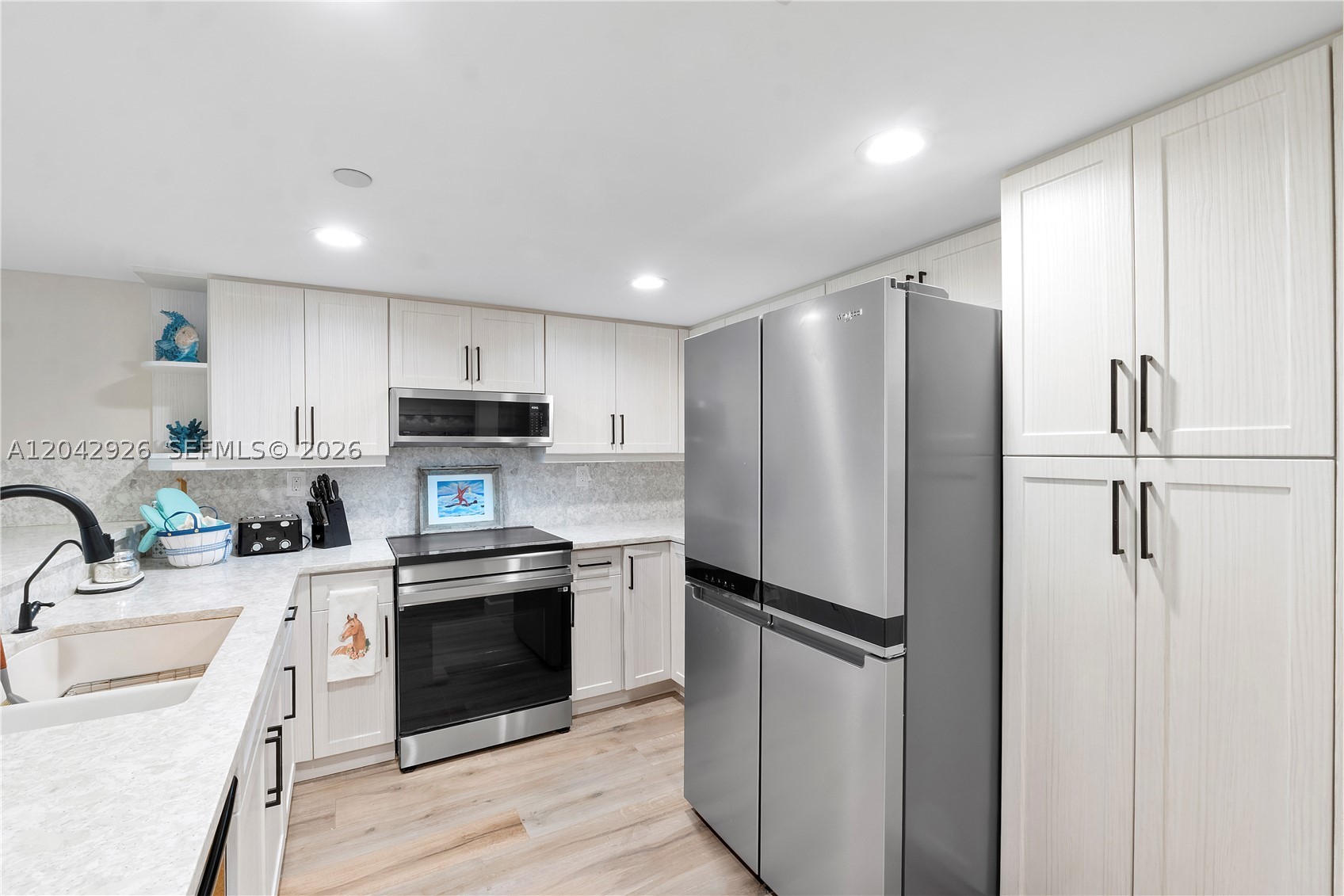 OAK HARBOUR CONDOS - Residential