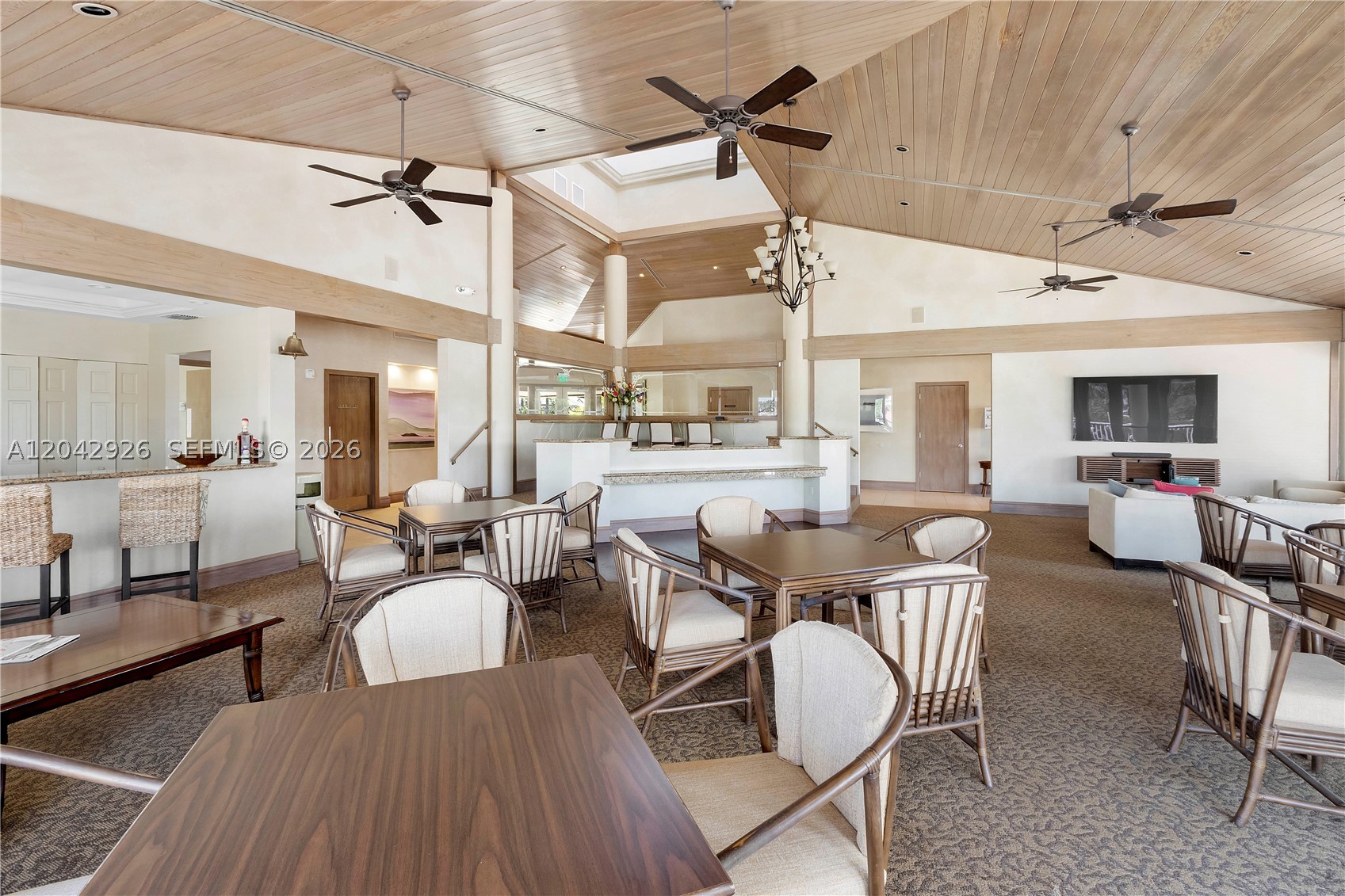 OAK HARBOUR CONDOS - Residential