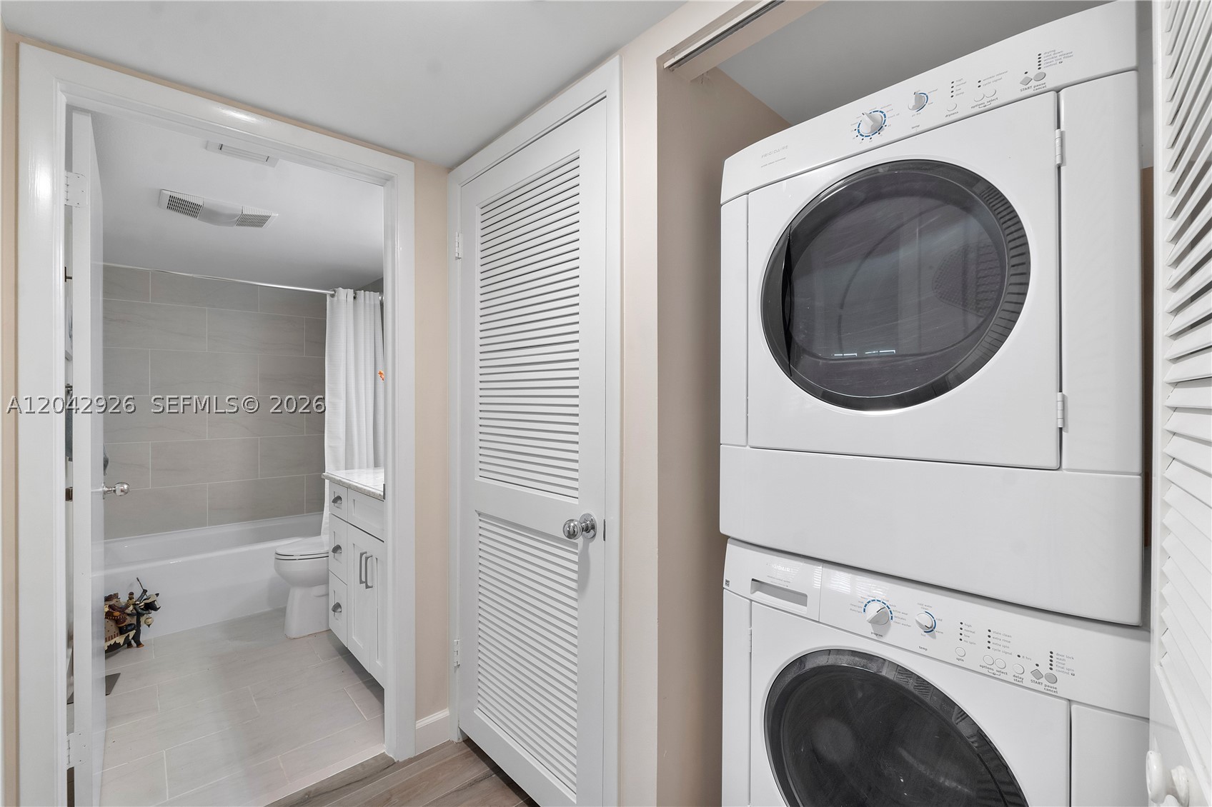 OAK HARBOUR CONDOS - Residential