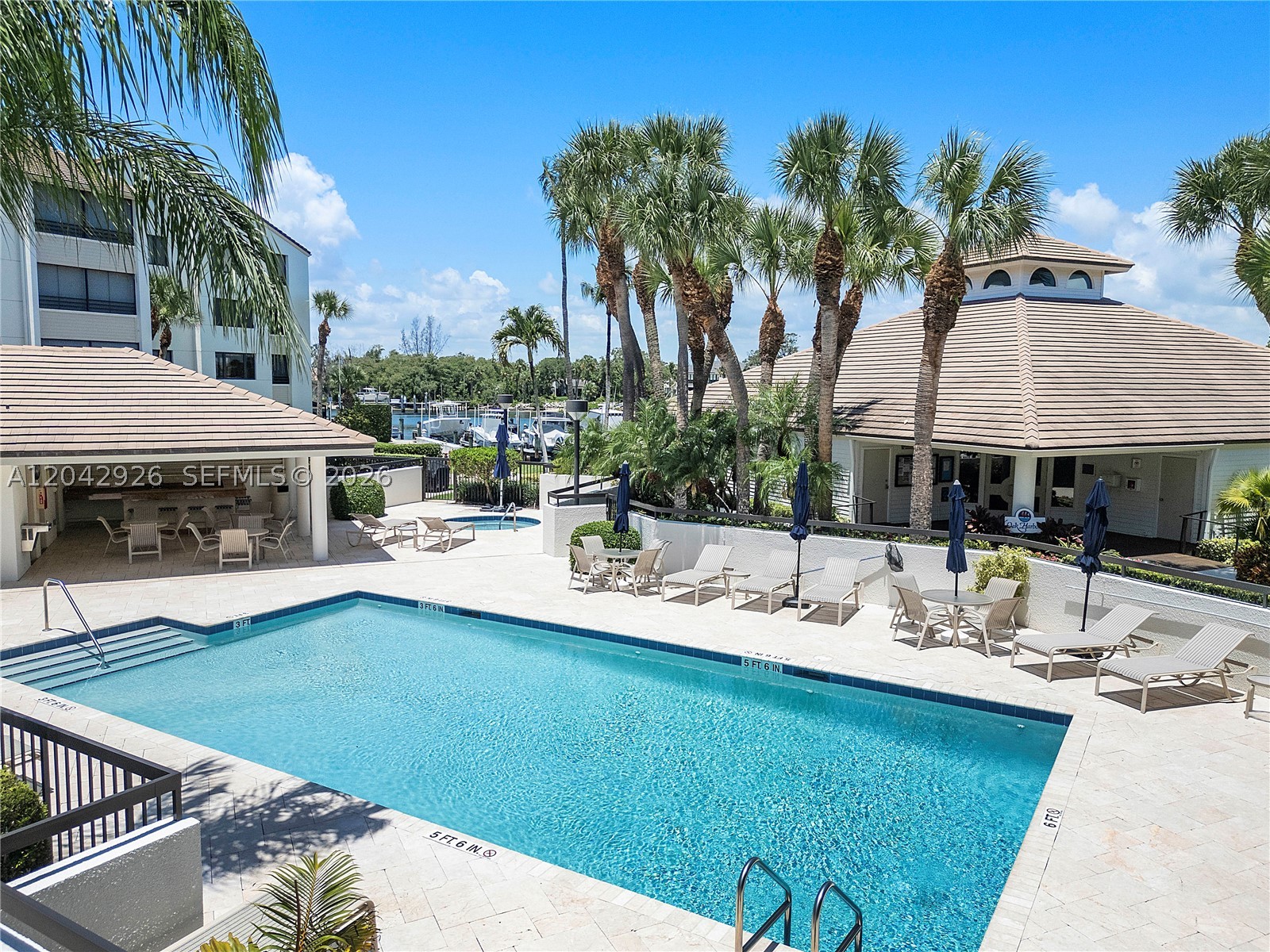 OAK HARBOUR CONDOS - Residential