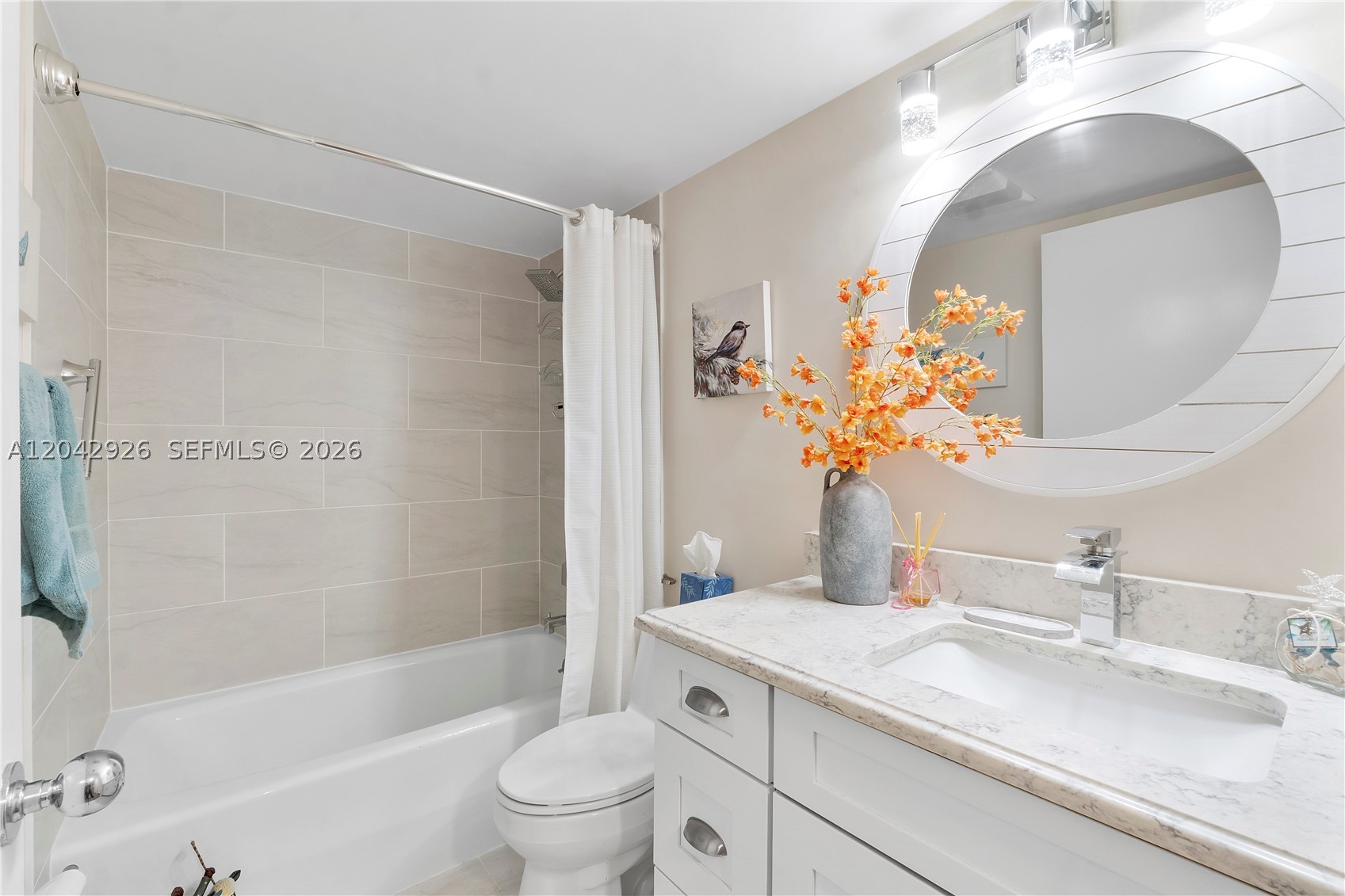 OAK HARBOUR CONDOS - Residential