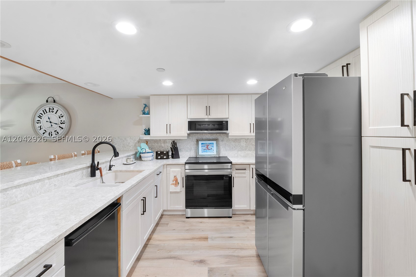 OAK HARBOUR CONDOS - Residential