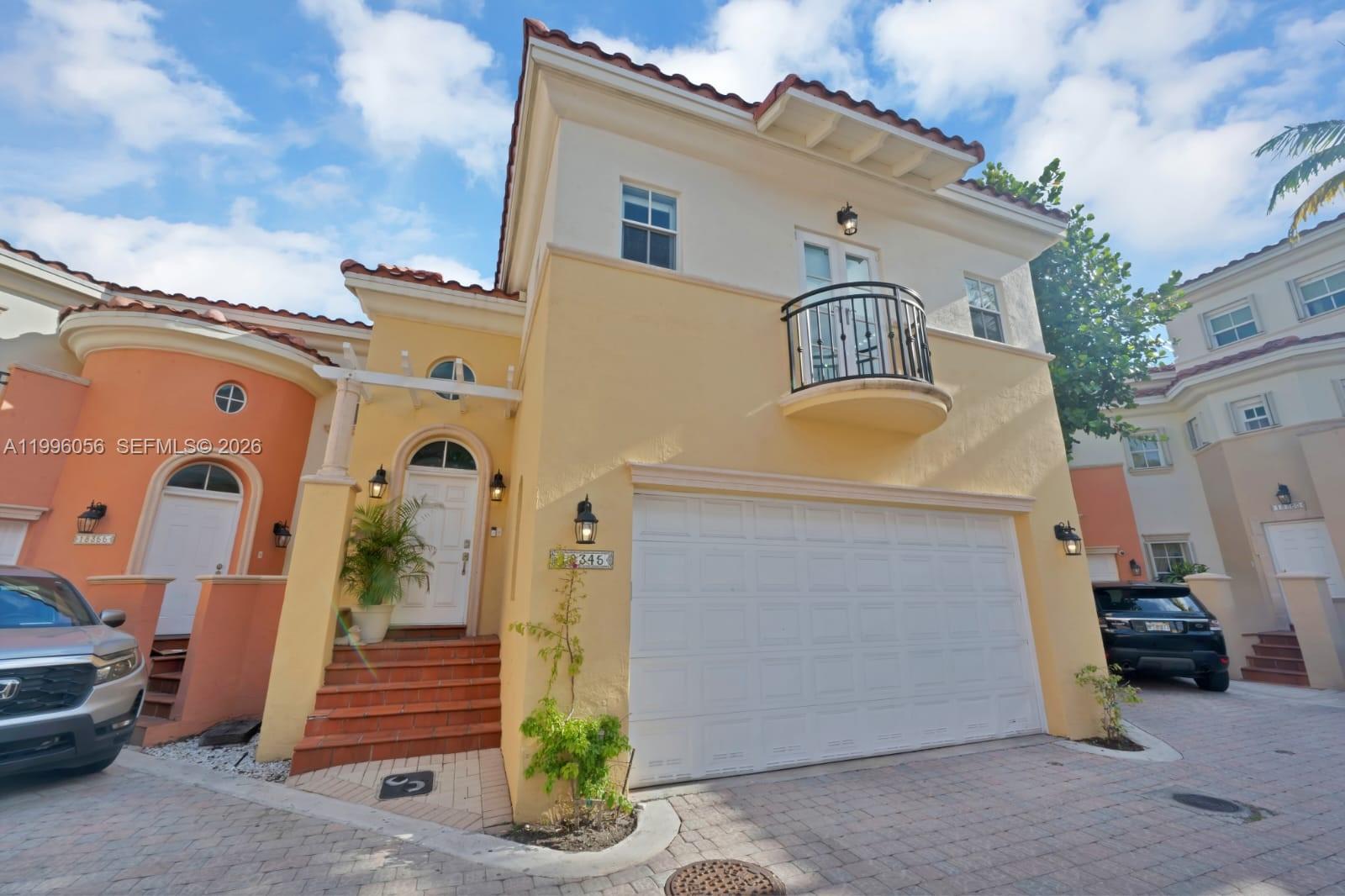 AVENTURA BAY TOWNHOMES - Residential