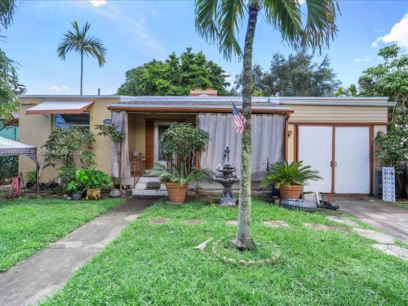 Amazing opportunity to re build or remodel, brand new roof and 6900 sq ft lot, about 15 minutes to Downtown Miami; and zoning for Duplex, currently used as residential/single family home.
This home features 2 beds / 1 bath / carport and plenty of backyard space, spacious dining, living areas and kitchen; located in an amazing location, close to Miami Dade College, restaurants, shopping and Miami River New Development.