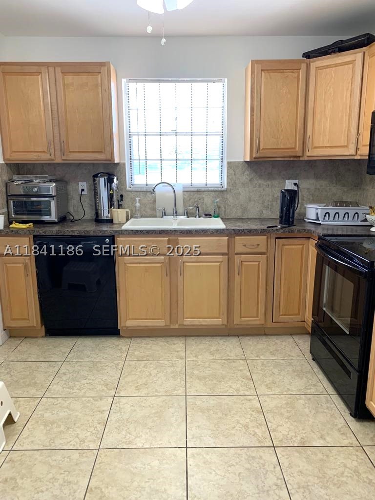 OAK HILLS CONDO NO III - Residential