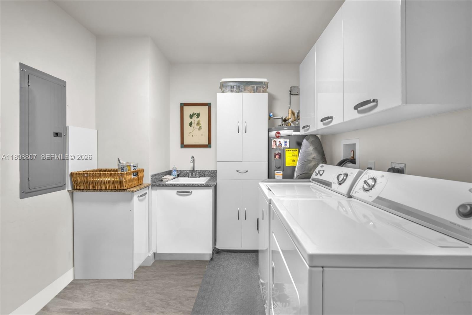 LUNA OCEAN RESIDENCES CON - Residential