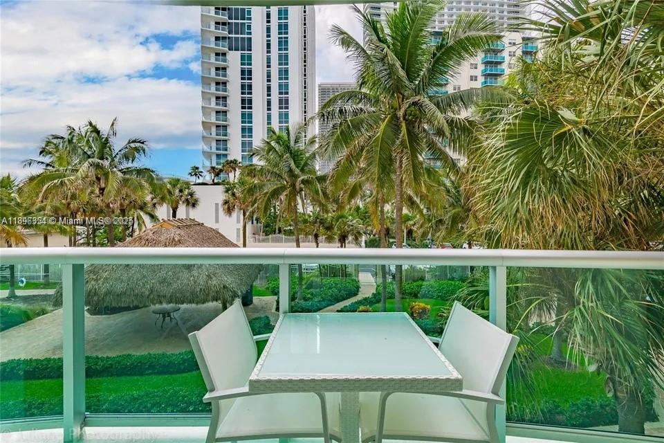 TIDES ON HOLLYWOOD BEACH - Residential