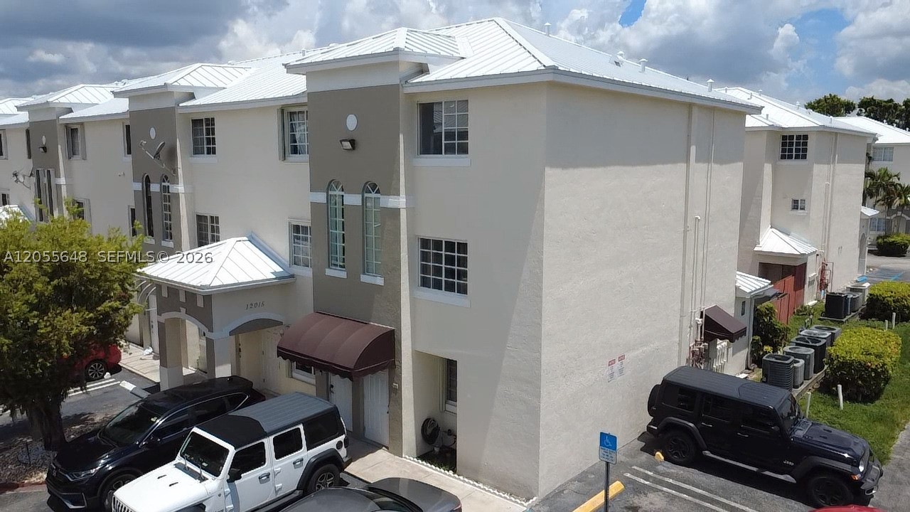 Welcome to the beautiful apartment, 2 bedrooms , 2.5 bath, corner Unit in the highly desirable Tamiami area! The community has been beautifully update within  last year, including a brand new roof and freshly painted exterior.No reantal restrictions. Conveniently located just minutes from FIU, shopping malls, grocery stores, restaurants, parks and banks. Don't miss this move in ready corner unit in one of West Miami-Dade's most convenient locations!