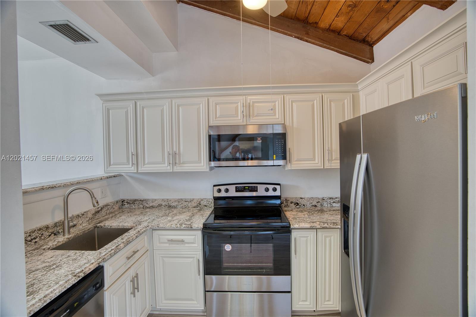 ARROWHEAD GOLF AND TENNIS - Residential