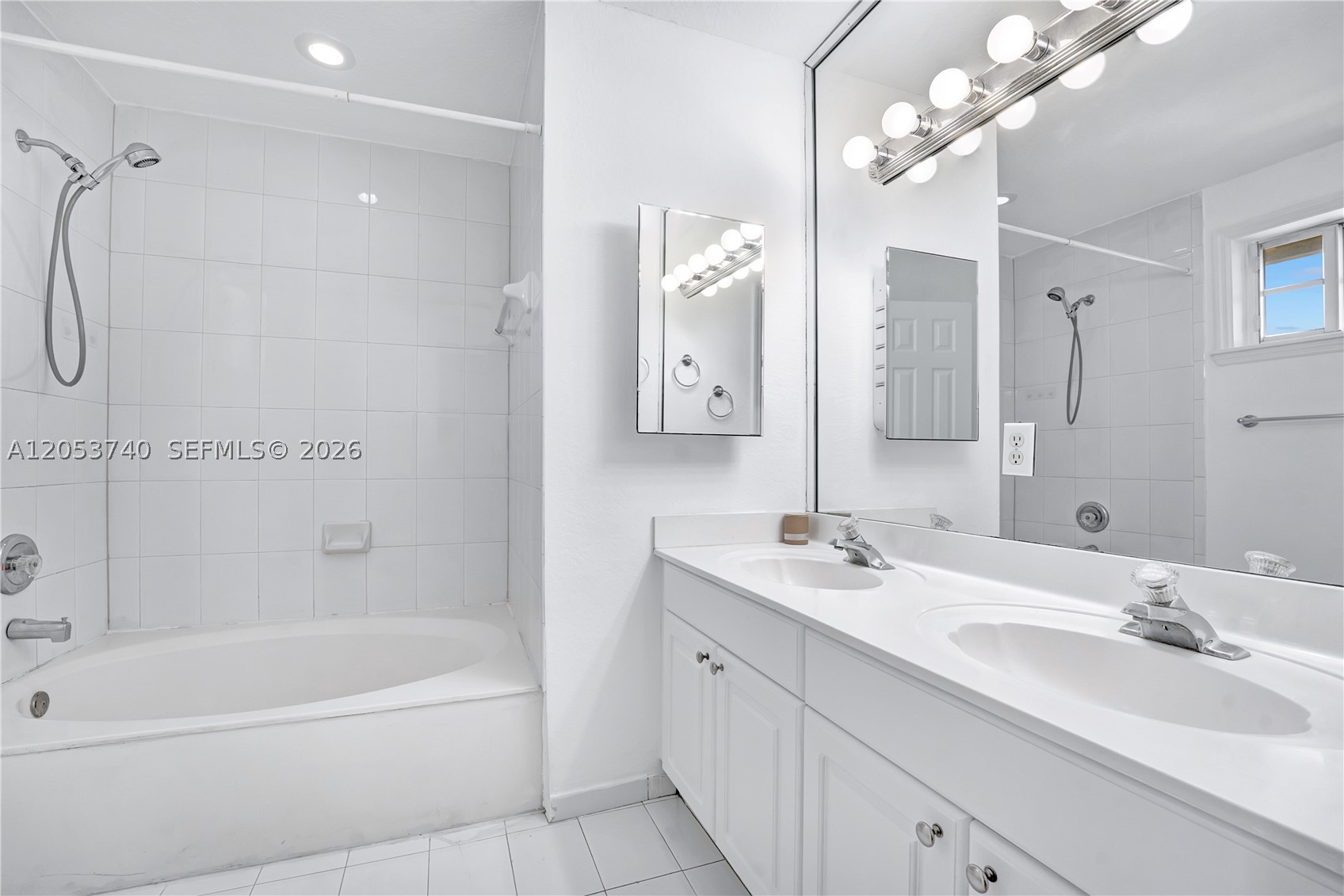 VILLAS OF BARCELONA - Residential