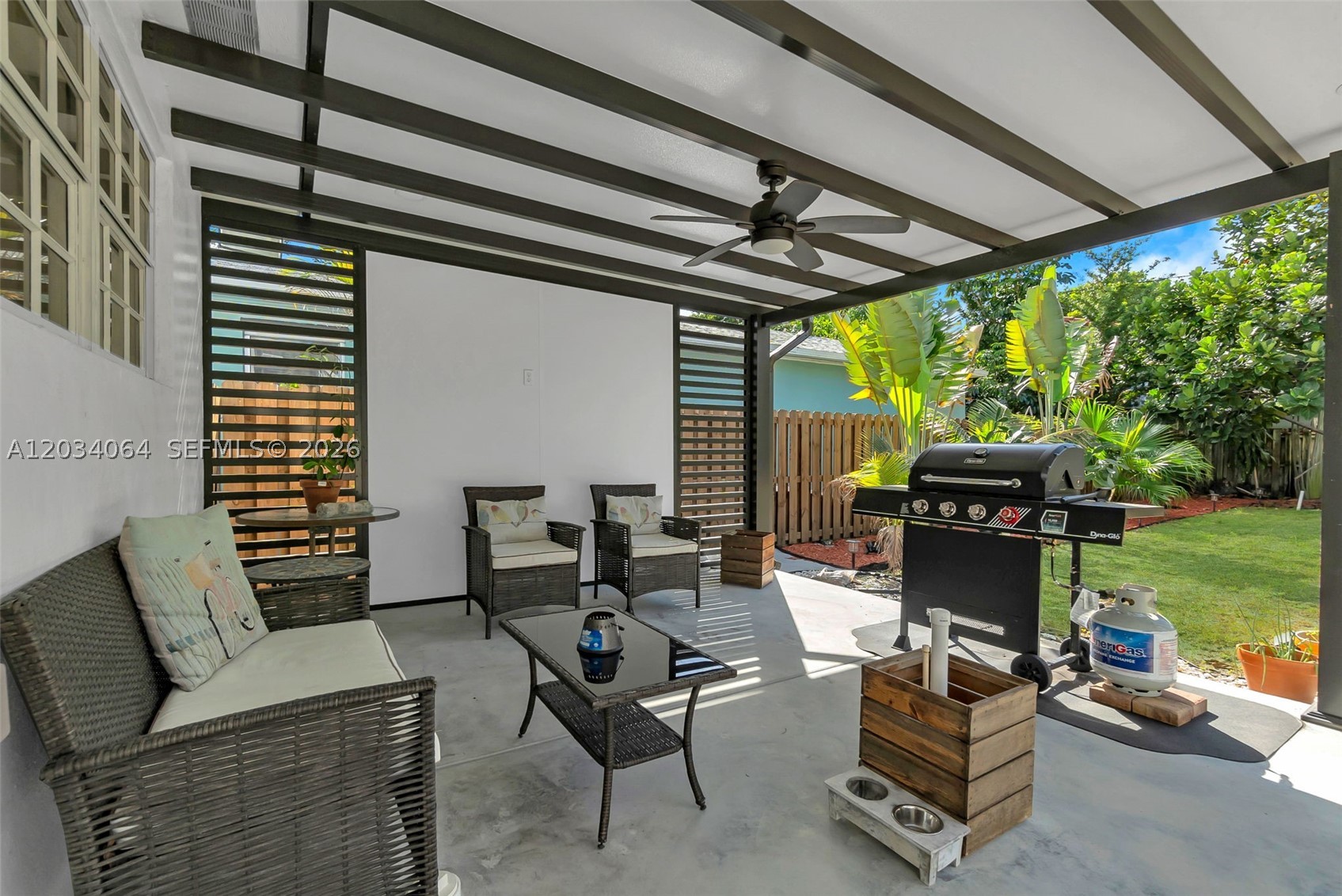 HOLLYWOOD LAWNS - Residential