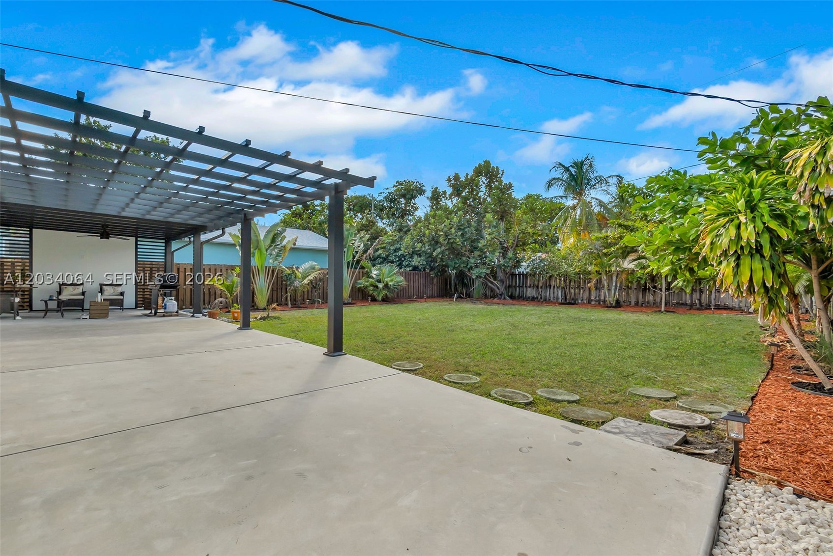 HOLLYWOOD LAWNS - Residential