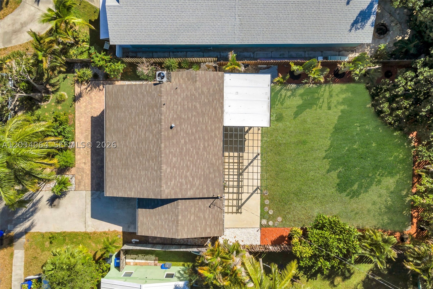 HOLLYWOOD LAWNS - Residential