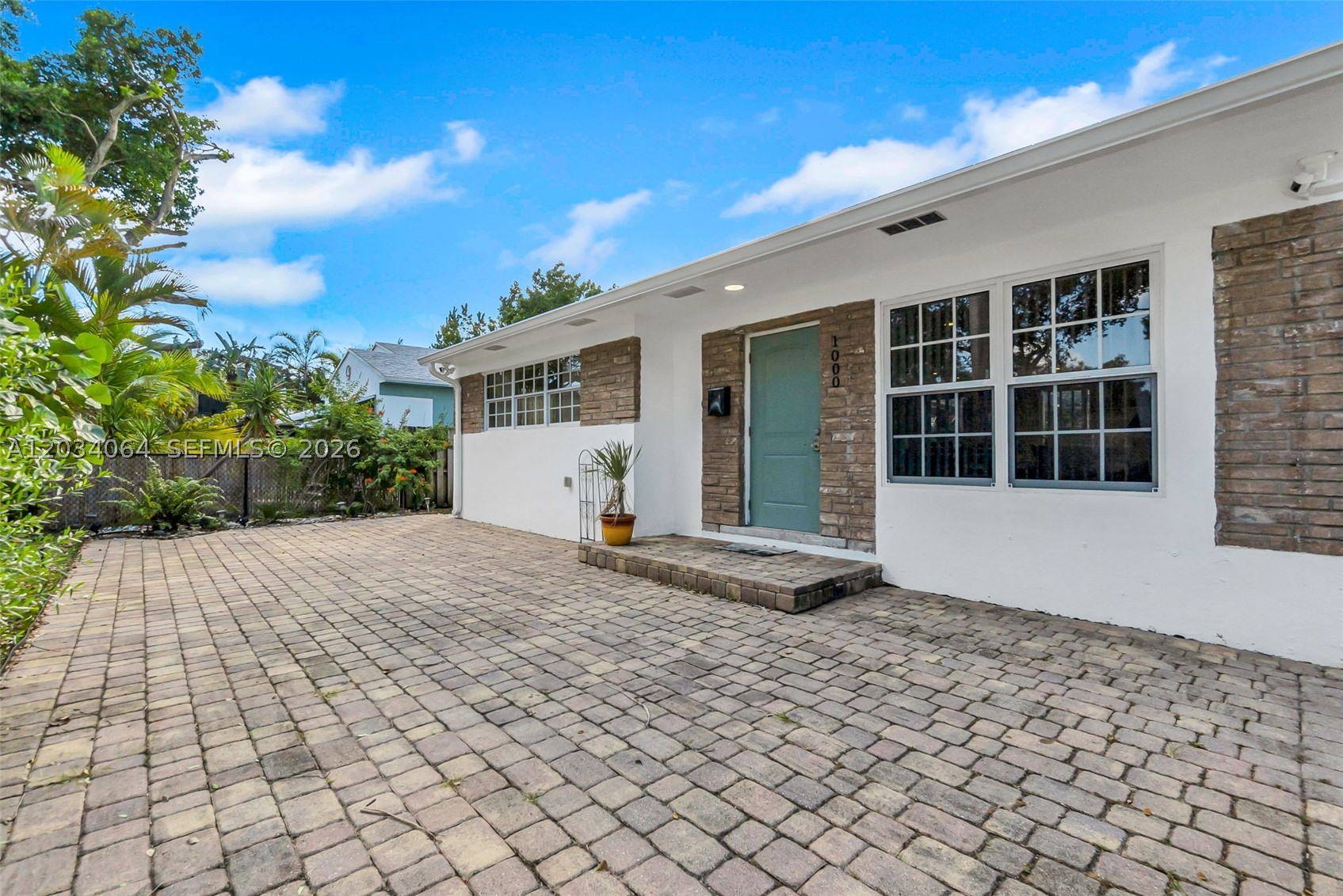 HOLLYWOOD LAWNS - Residential