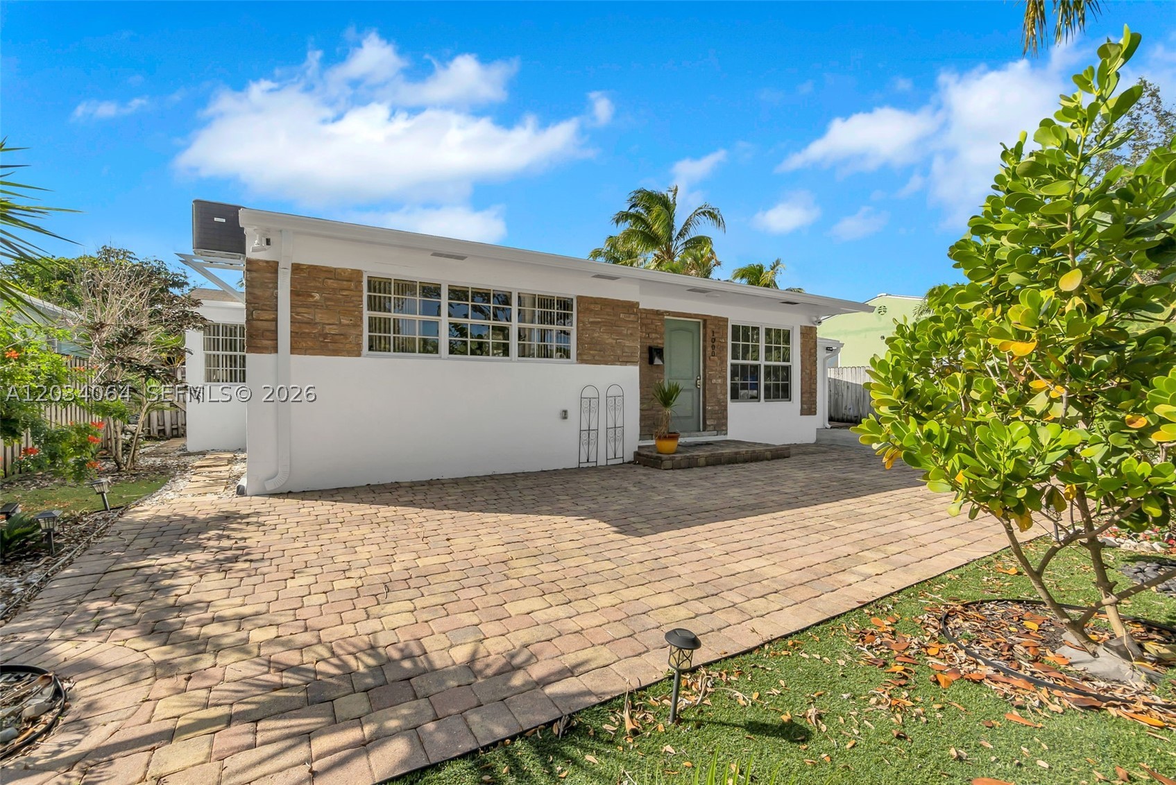 HOLLYWOOD LAWNS - Residential