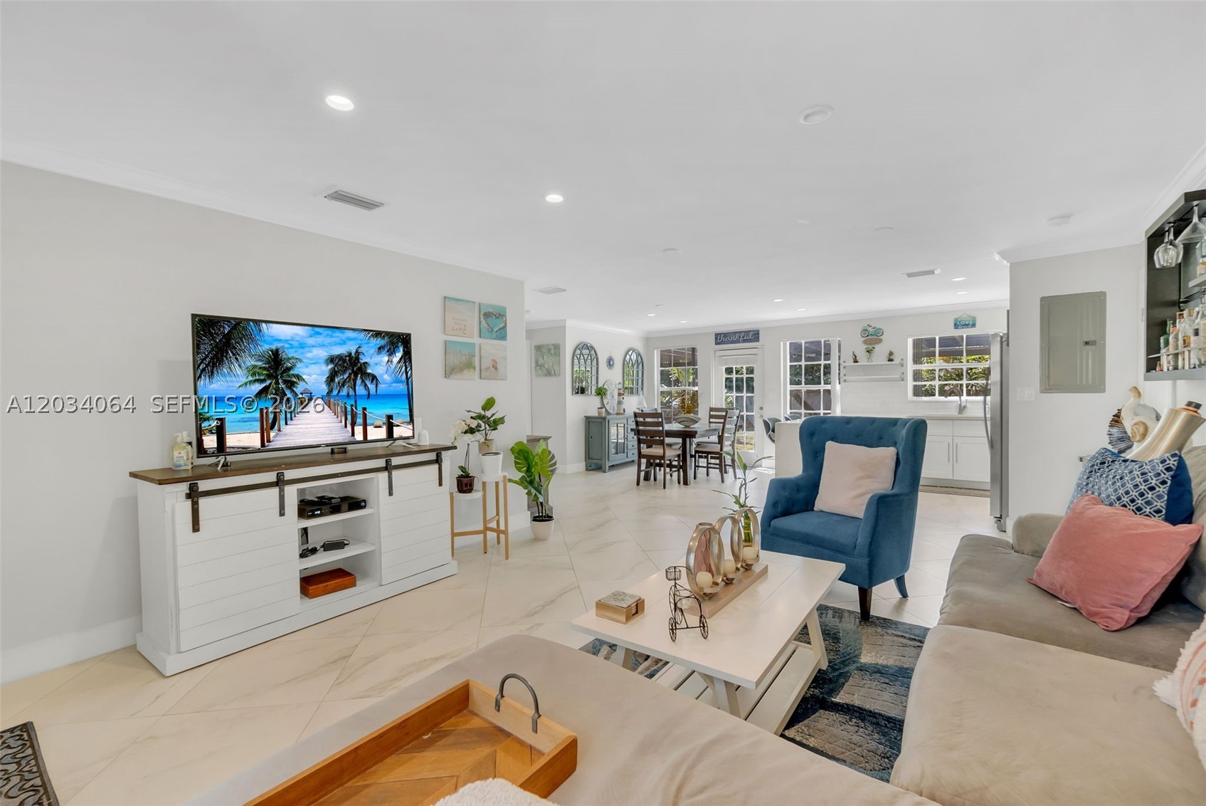 HOLLYWOOD LAWNS - Residential
