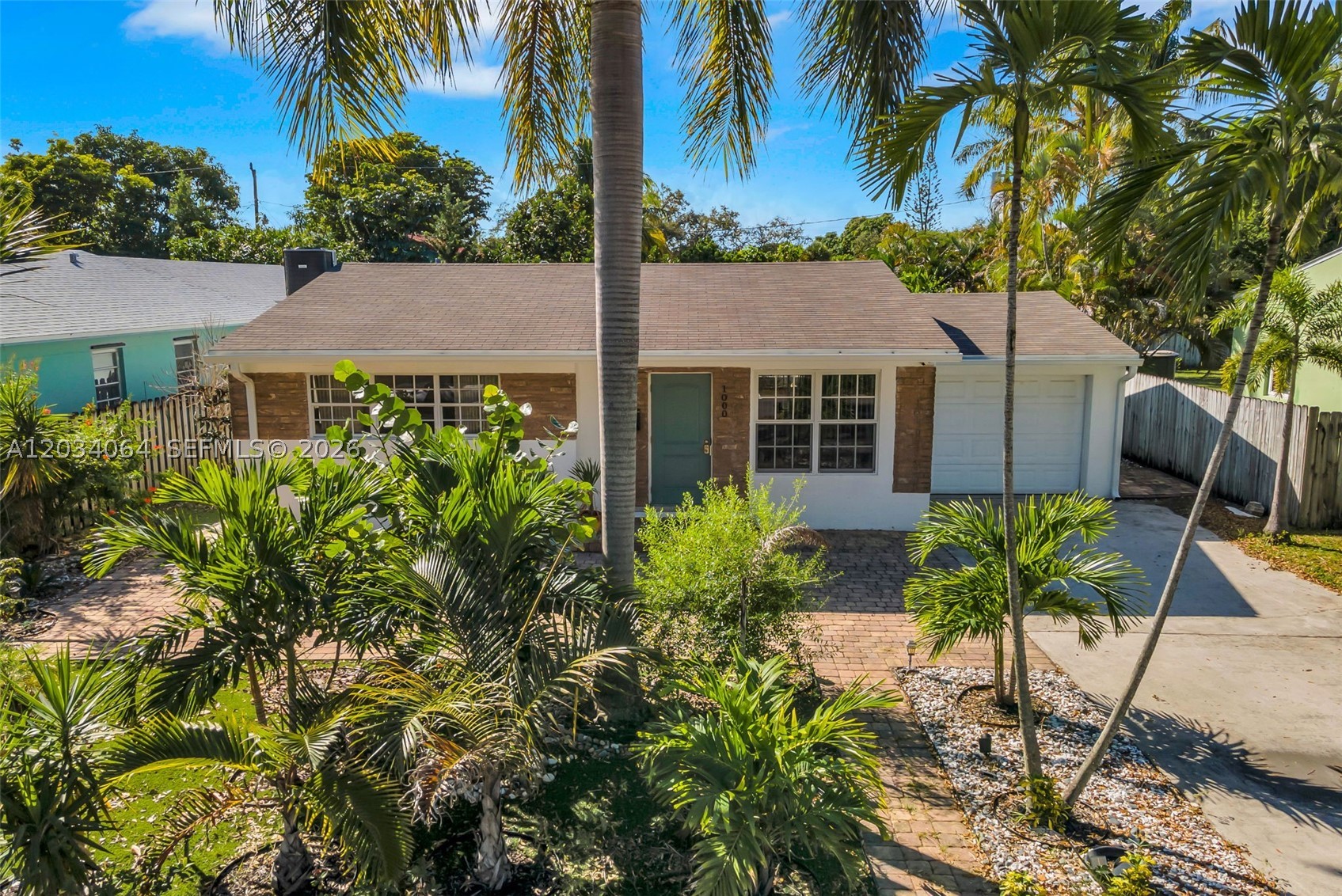 HOLLYWOOD LAWNS - Residential