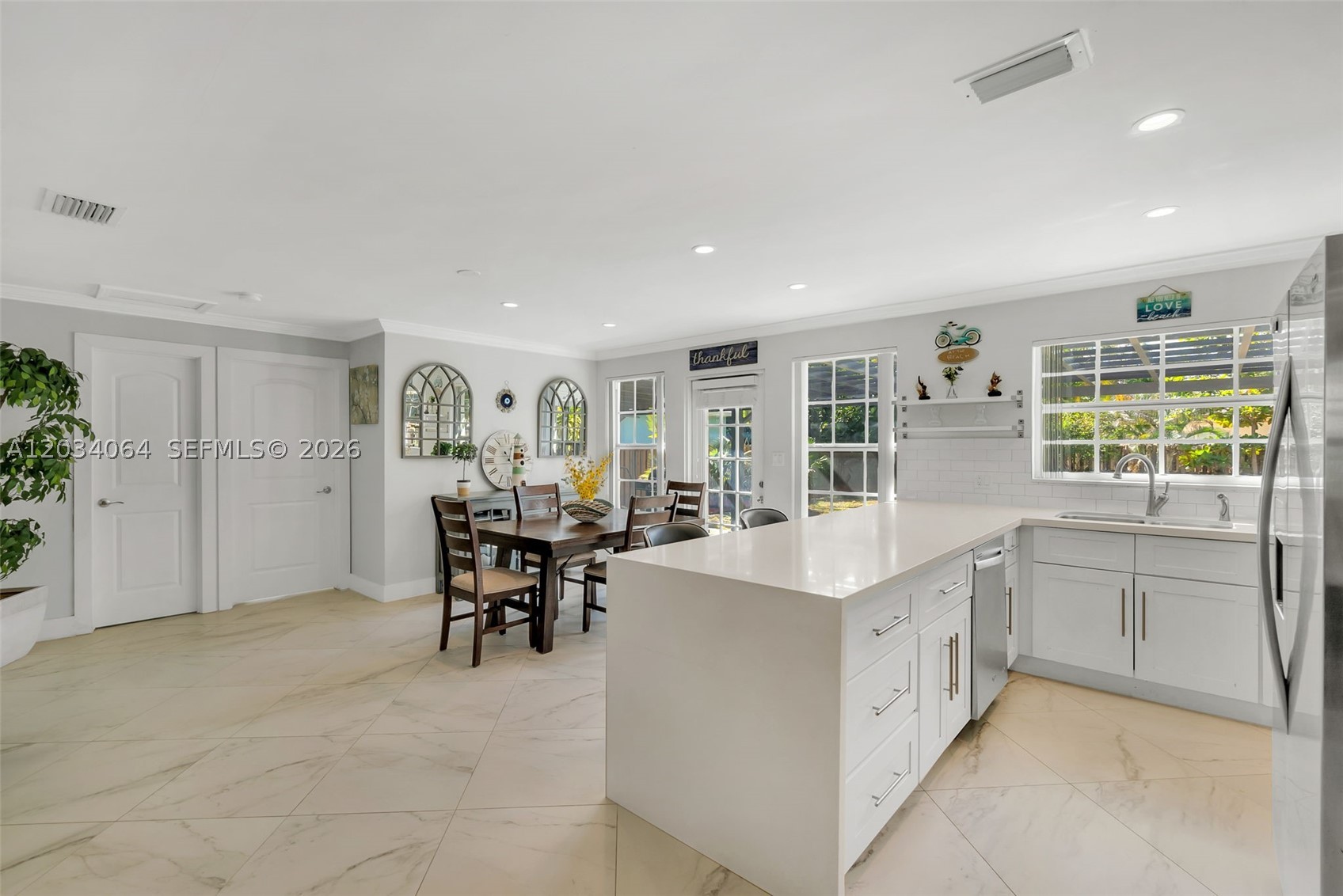 HOLLYWOOD LAWNS - Residential