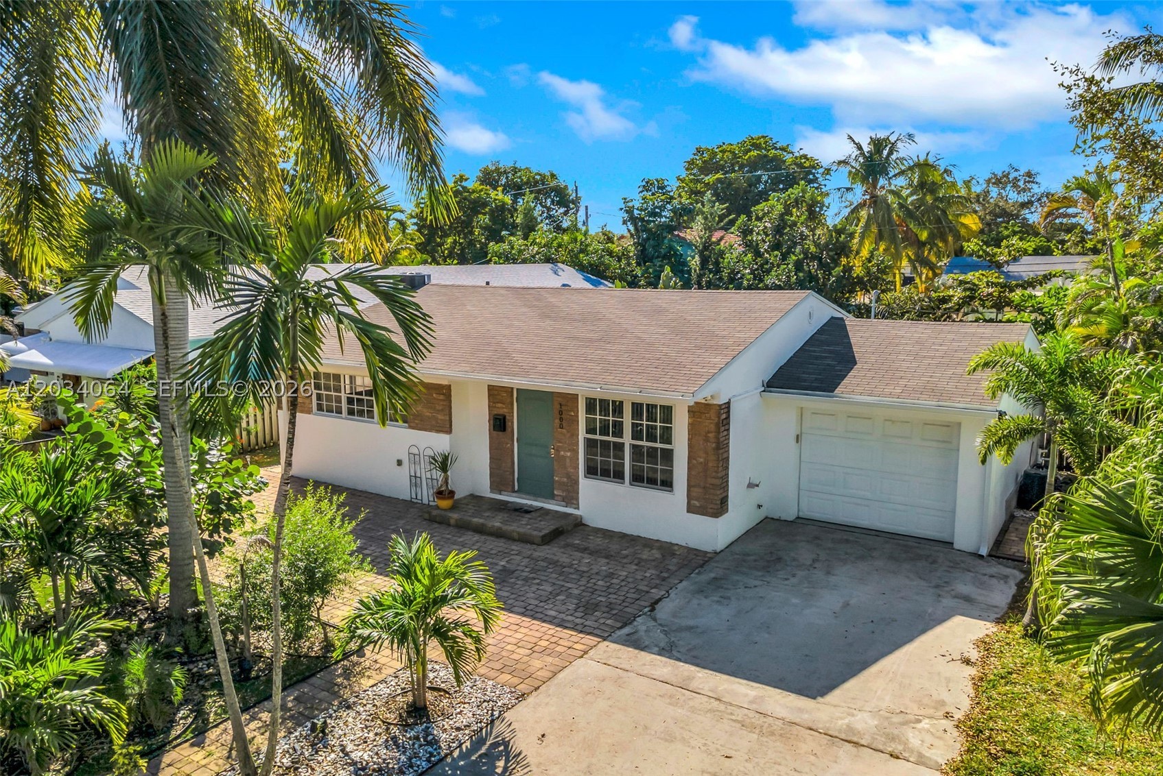 HOLLYWOOD LAWNS - Residential