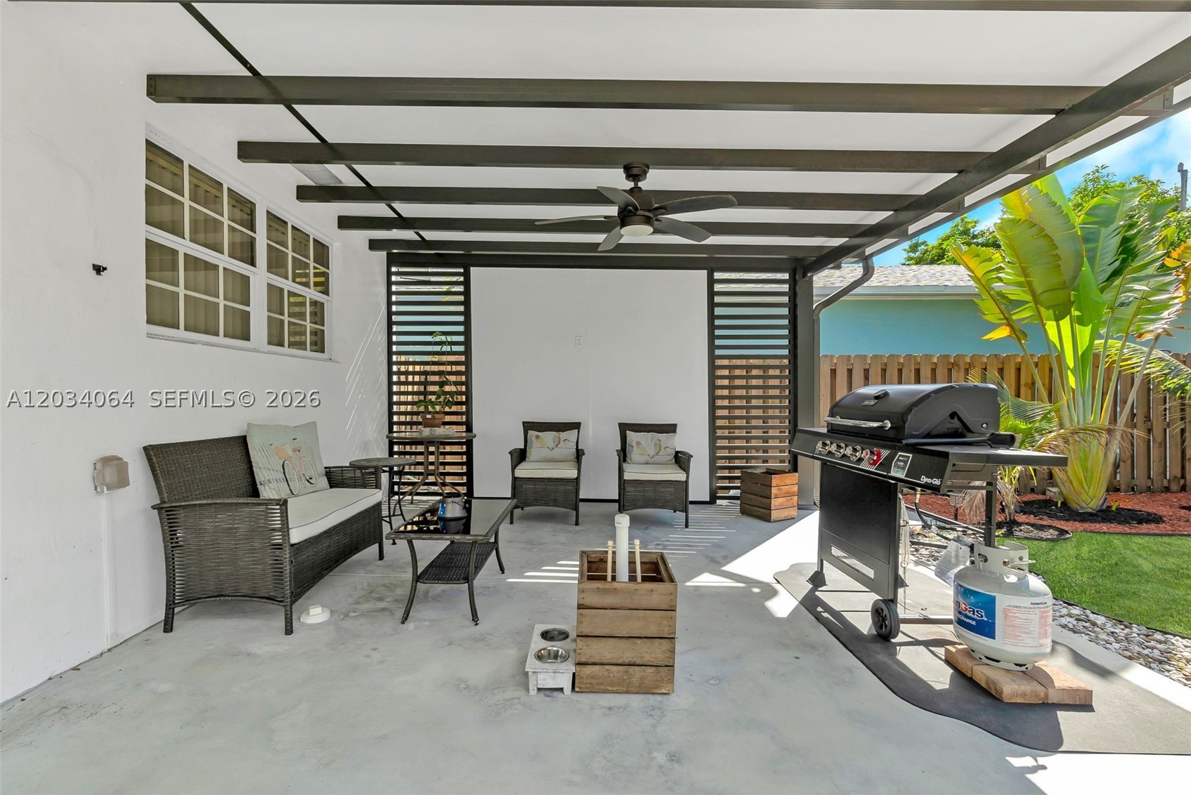 HOLLYWOOD LAWNS - Residential