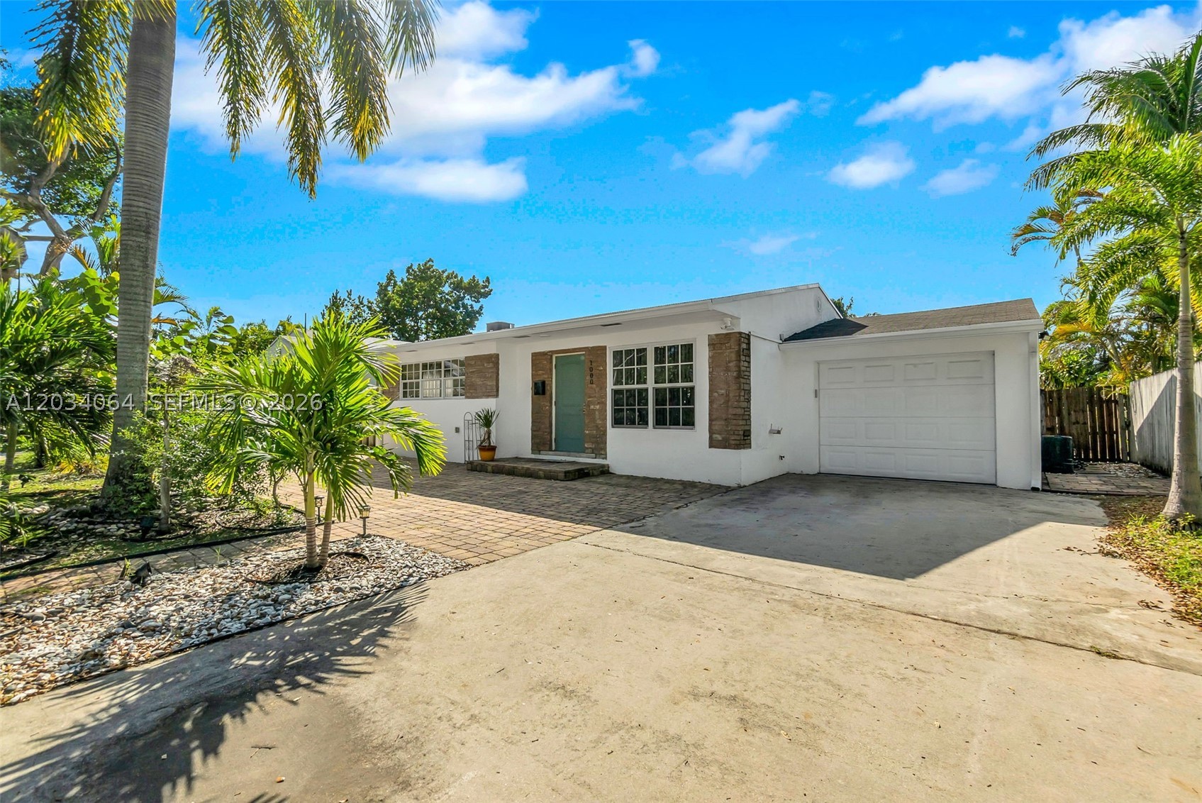 HOLLYWOOD LAWNS - Residential