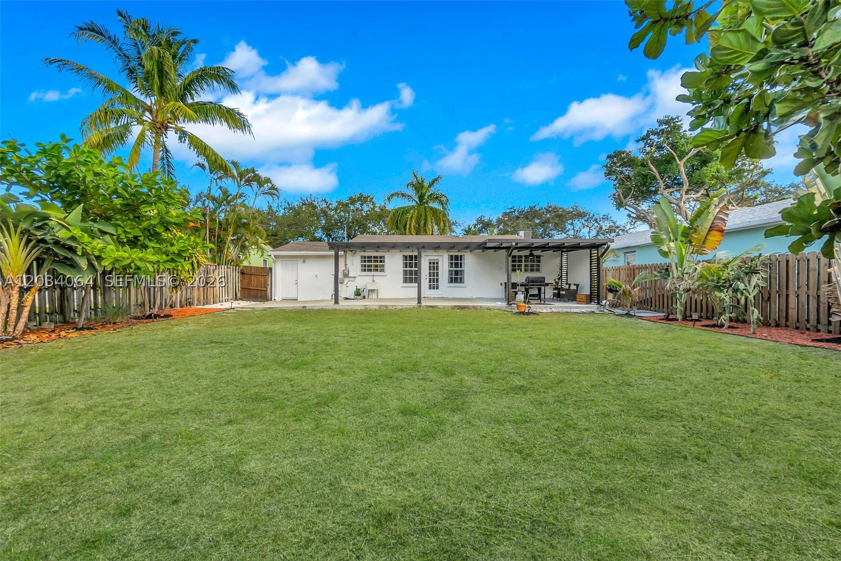 HOLLYWOOD LAWNS - Residential