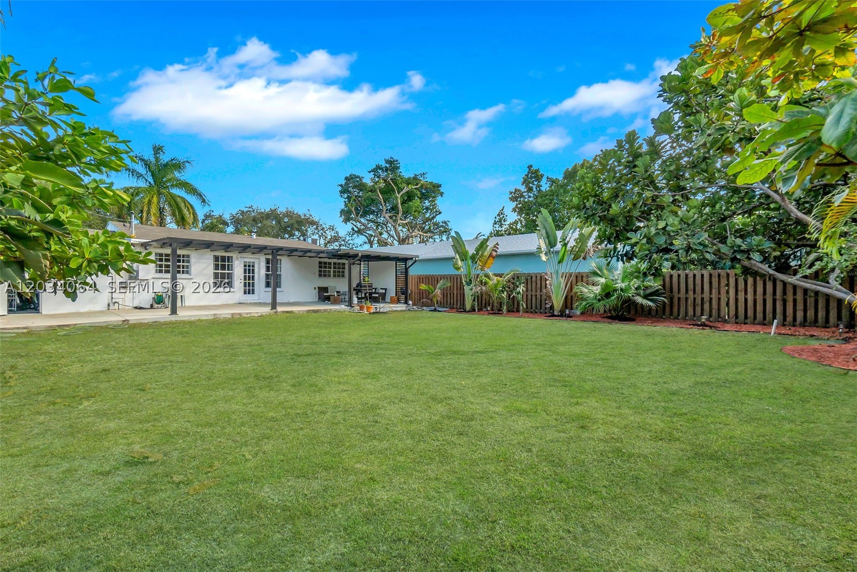 HOLLYWOOD LAWNS - Residential