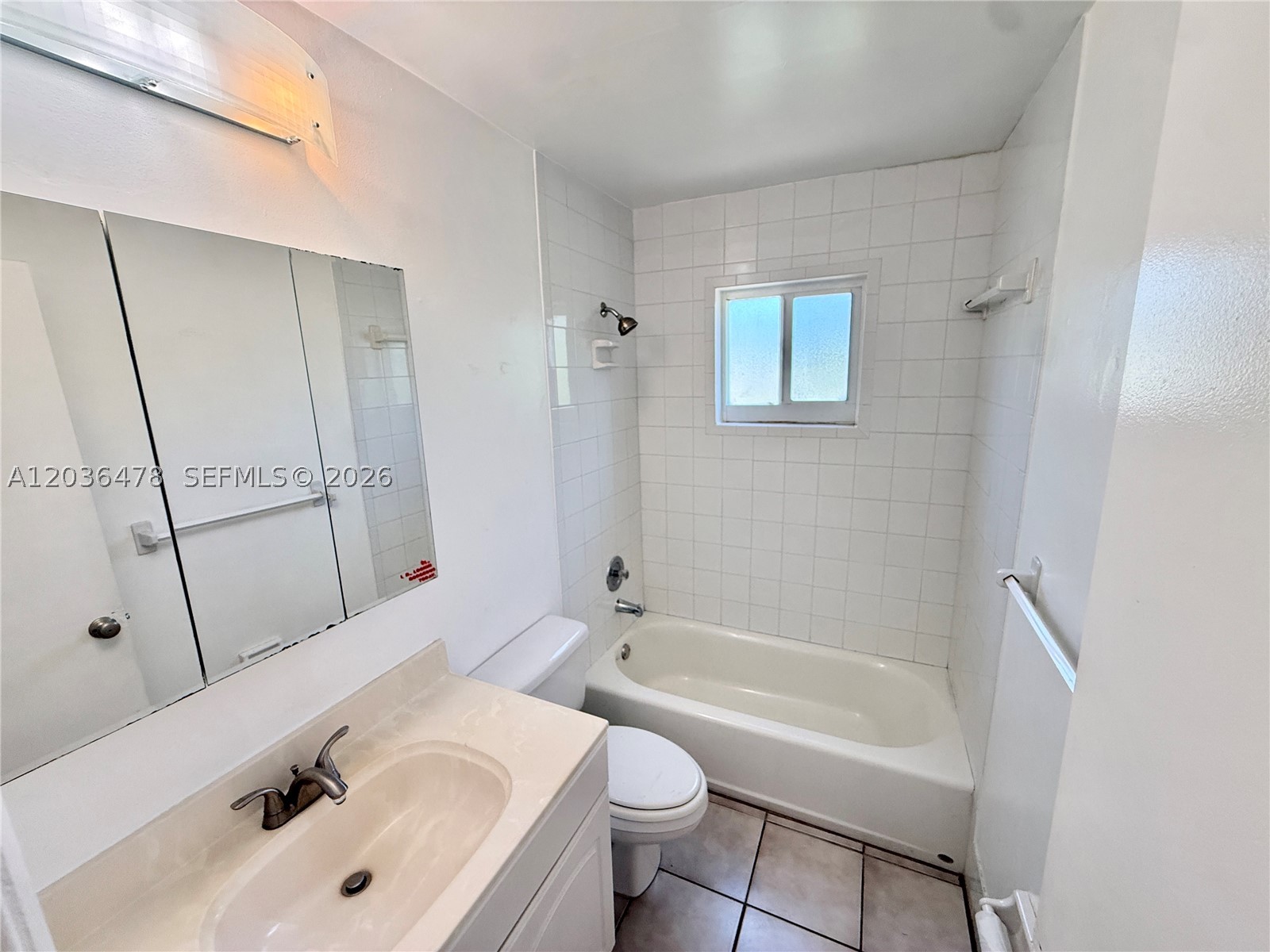 LAUDERDALE PARK 6-33 1/2 - Residential Lease