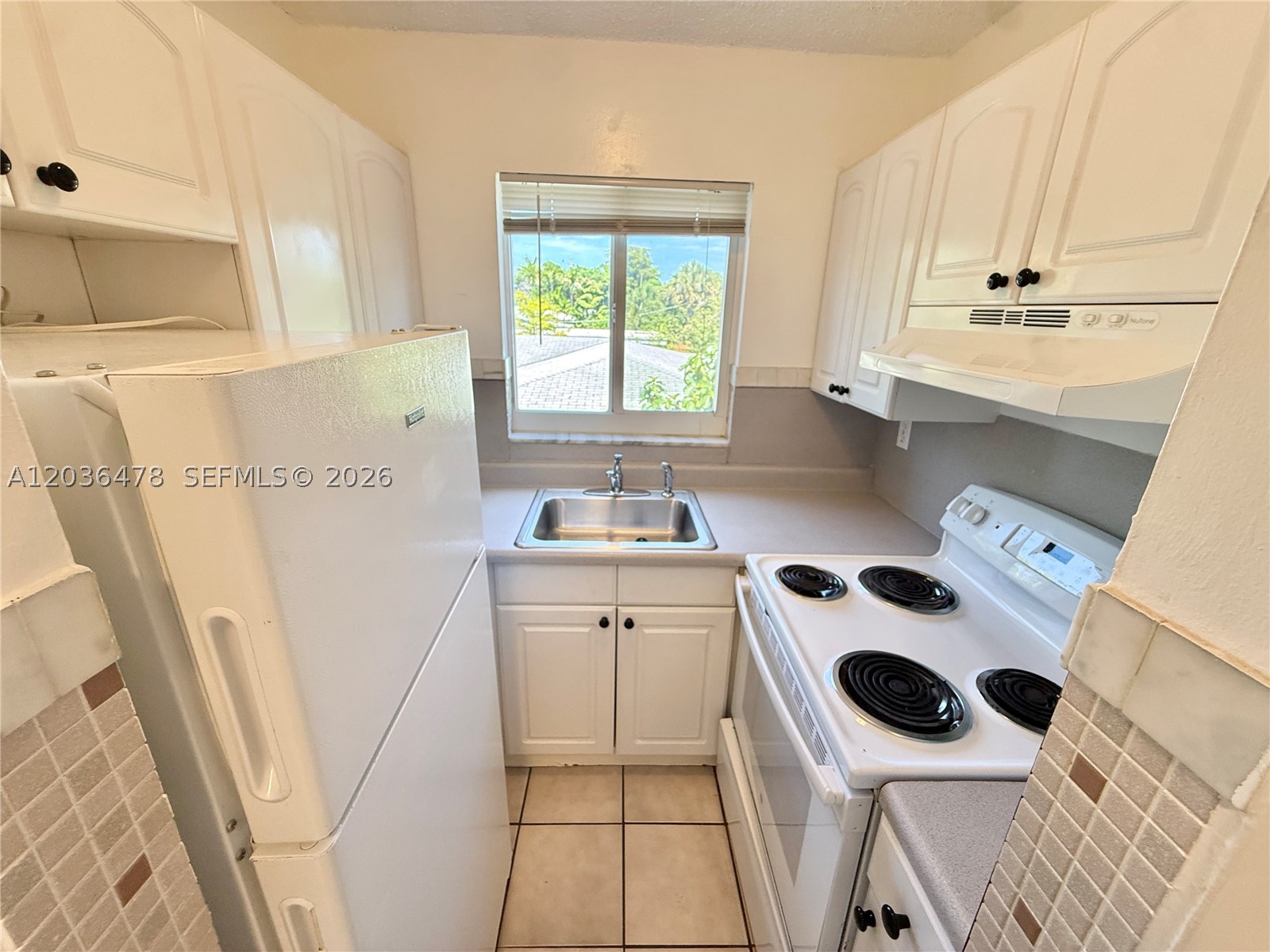 LAUDERDALE PARK 6-33 1/2 - Residential Lease