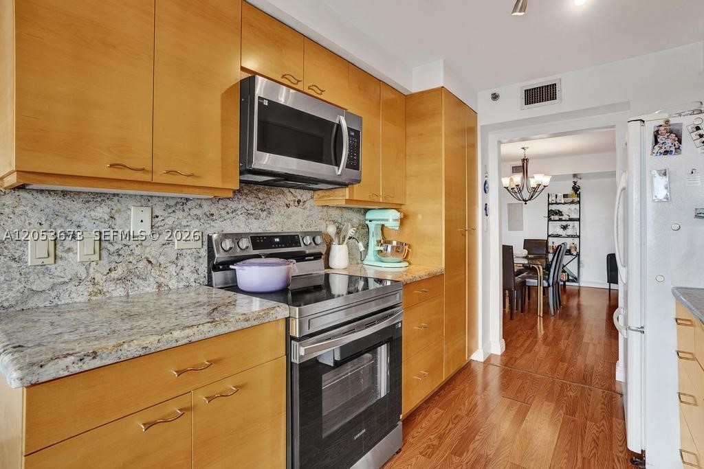 SUMMIT CONDO - Residential