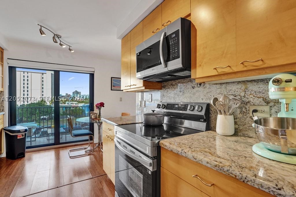 SUMMIT CONDO - Residential